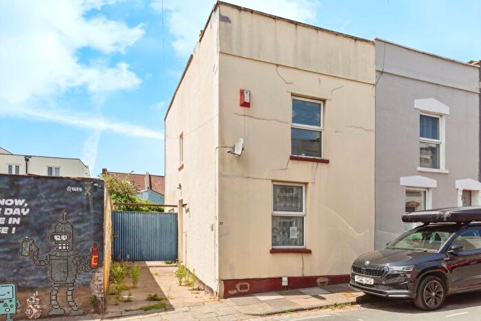 2 Bedroom End Of Terrace House For Sale In King William Street, Bristol, Somerset, BS3