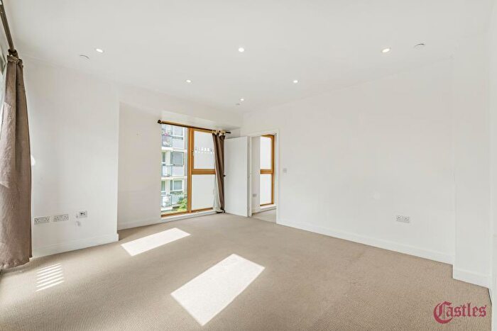 4 Bedroom Town House To Rent In Whiston Road, Hackney, E2