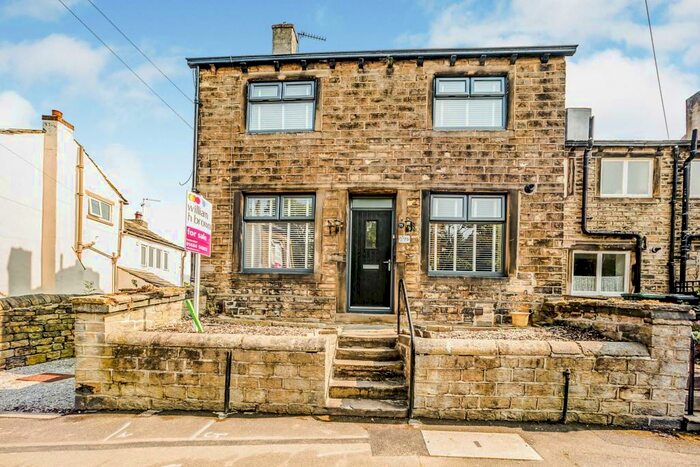 2 Bedroom House To Rent In Town End, Huddersfield, HD5