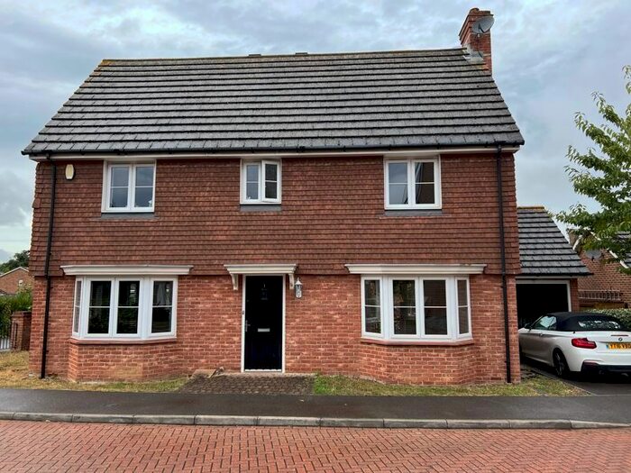 4 Bedroom Detached House To Rent In Beech Court Gardens, Maidstone, ME15