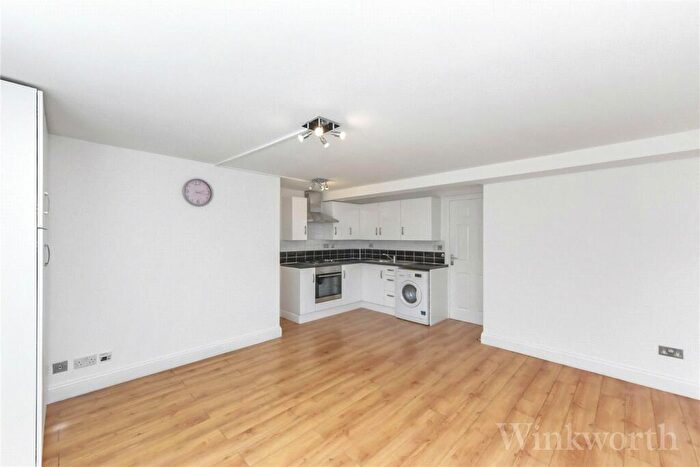 2 Bedroom Apartment To Rent In Wellington Close, London, SE14