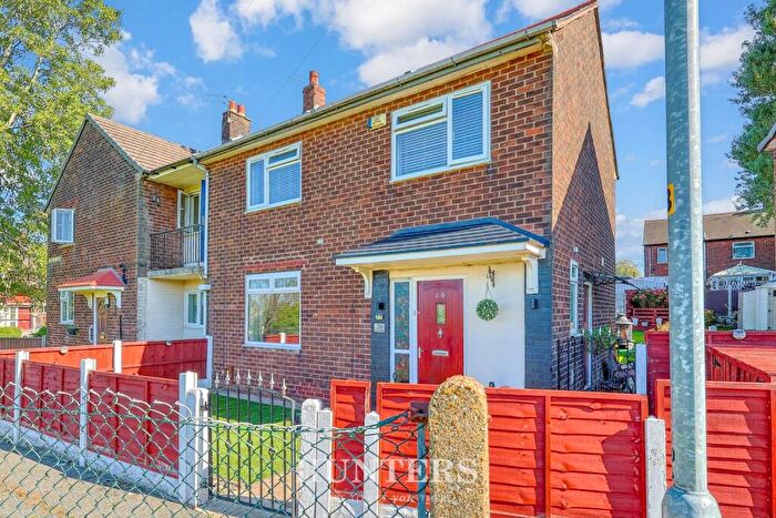 3 Bedroom Semi-Detached House For Sale In Carrock Walk, Middleton, Manchester, M24