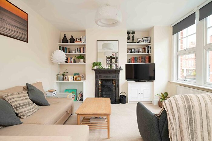 4 Bedroom Maisonette For Sale In Hartswood Road, London, W12