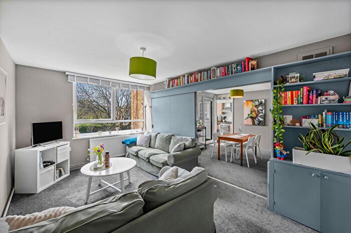 3 Bedroom Flat For Sale In Brondesbury Road, London, NW6