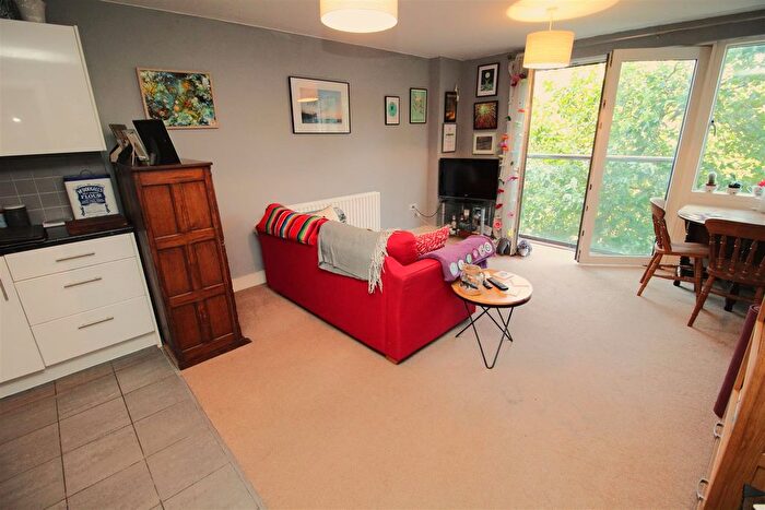 2 Bedroom Flat To Rent In High Street, Poole, BH15