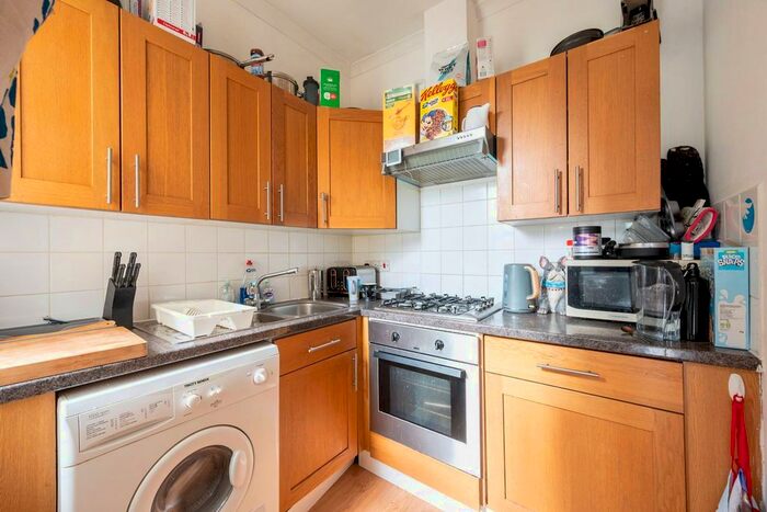 1 Bedroom Flat To Rent In Roehampton High Street, Roehampton, London, SW15