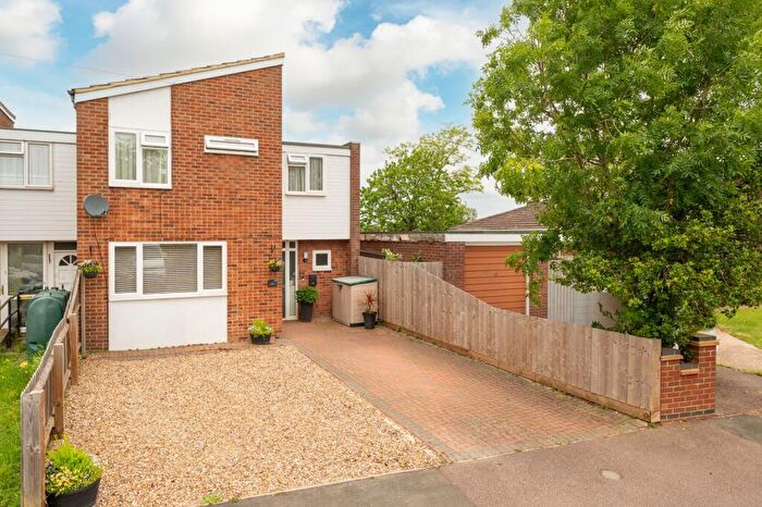 3 Bedroom Semi-Detached House For Sale In The Close, Thurleigh, MK44