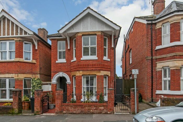 3 Bedroom Detached House To Rent In Hatherley Road, Fulflood, Winchester, SO22