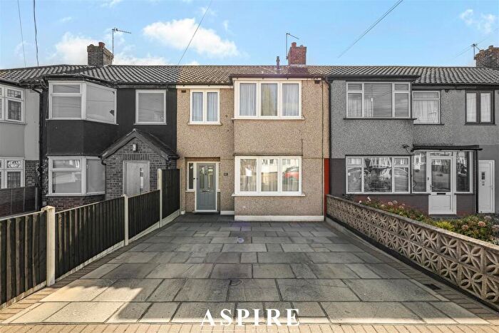 3 Bedroom Terraced House For Sale In Valentines Way, Romford, RM7