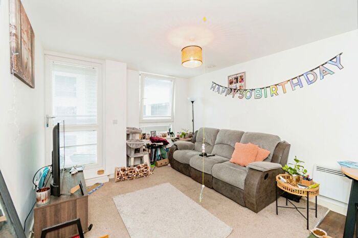1 Bedroom Flat For Sale In College Street, Southampton, Hampshire, SO14