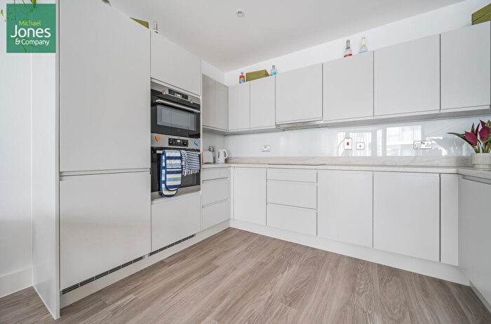 2 Bedroom Flat To Rent In Brighton Road, Worthing, West Sussex, BN11