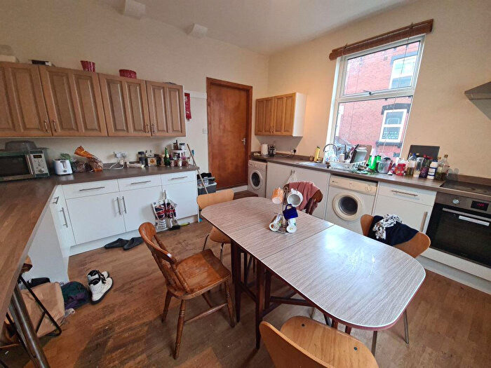 4 Bedroom House To Rent In Kelsall Road, Leeds, LS6