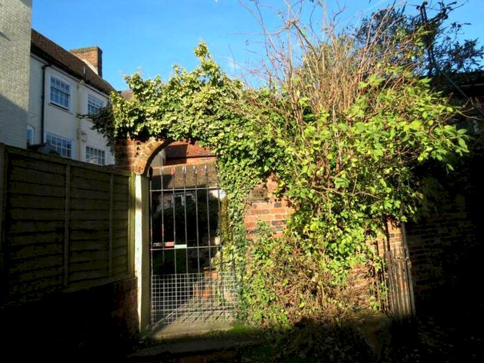 2 Bedroom Apartment To Rent In Kingsbury Street, Marlborough, SN8