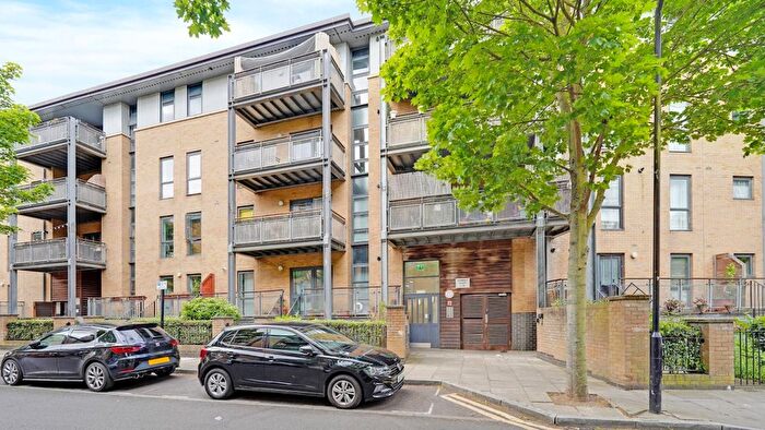 2 Bedroom Flat For Sale In Woodmill Road, London, E5