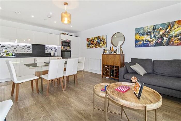 2 Bedroom Flat To Rent In Kingfisher Heights, E16