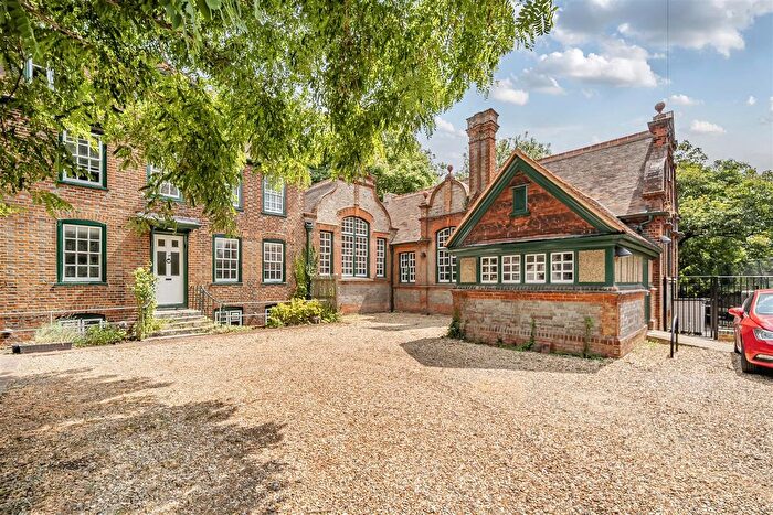 2 Bedroom Flat For Sale In High Street, Twyford, Reading, Berkshire, RG10