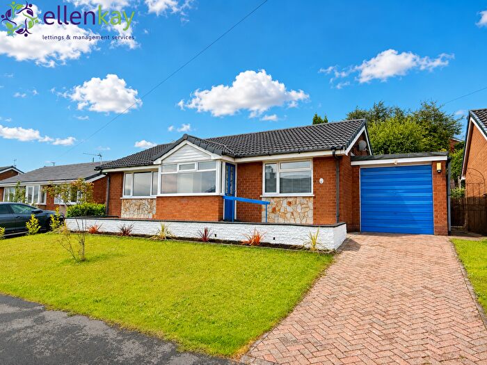 2 Bedroom Detached Bungalow To Rent In Mayfair Close, Dukinfield, SK16