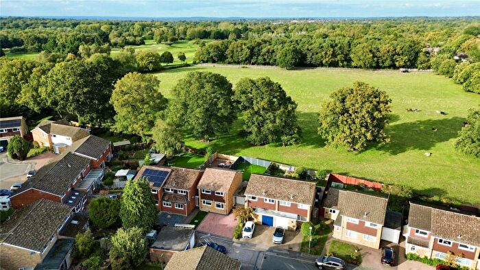 3 Bedroom Link Detached House For Sale In Jerrymoor Hill, Finchampstead, Wokingham, Berkshire, RG40