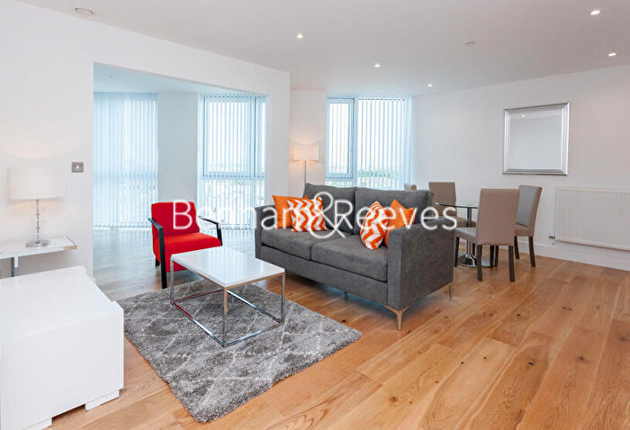 3 Bedroom Apartment To Rent In Sky View Tower, High Street, Stratford, E15