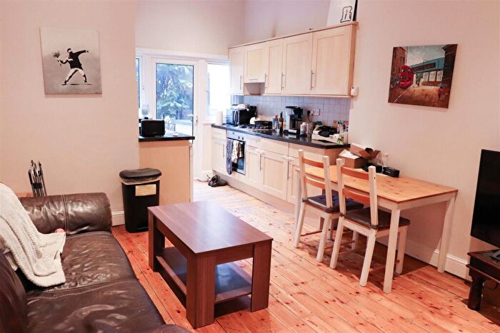 1 Bedroom Terraced House To Rent In Lyncroft Gardens, NW6