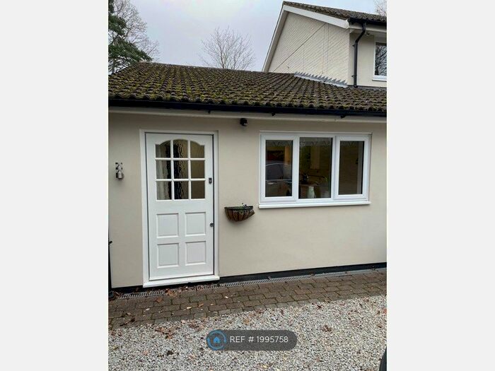 1 Bedroom Flat To Rent In Green Hill Road, Camberley, GU15