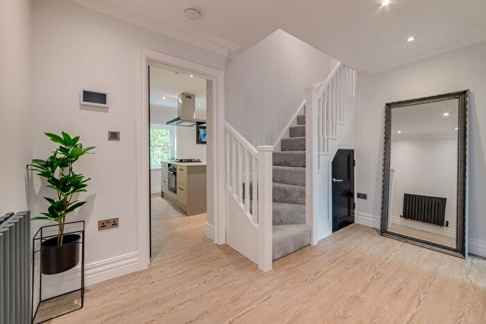 2 Bedroom Flat For Sale In Grosvenor Avenue, Highbury, N5
