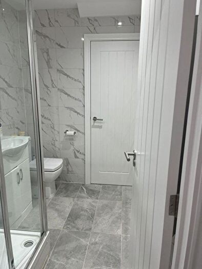 2 Bedroom Flat To Rent In Canberra Road, London, W13