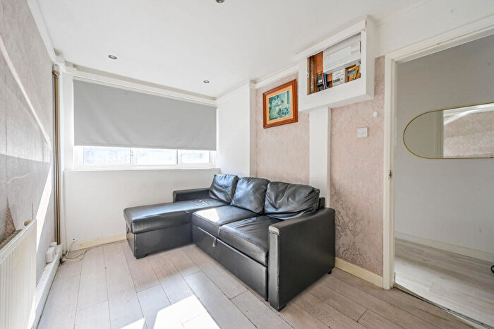 4 Bedroom End Of Terrace House For Sale In Atkinson Road, Royal Docks, London, E16
