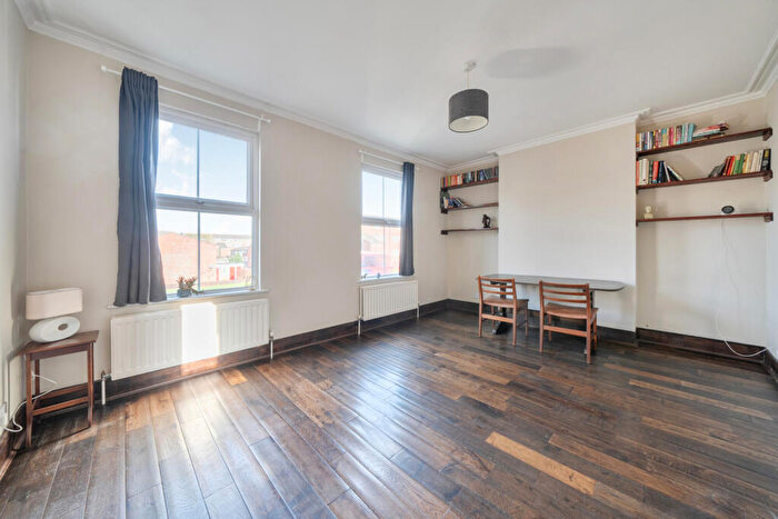 3 Bedroom Apartment For Sale In Croydon Road, London, SE20