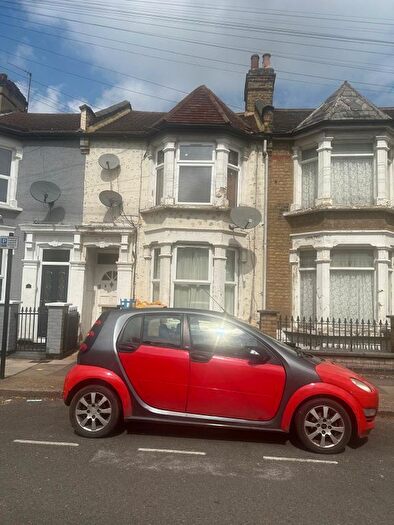1 Bedroom Flat To Rent In Grosvenor Road, London, E7