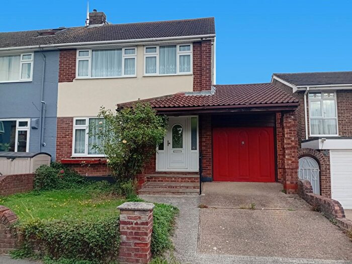 3 Bedroom Semi Detached House For Sale In Moreland Avenue, Benfleet, SS7