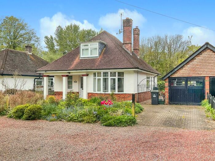 3 Bedroom Detached House For Sale In Abergavenny Road, Usk, NP15