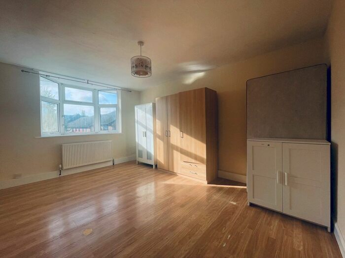 2 Bedroom Flat To Rent In Butter Hill, Wallington, SM6