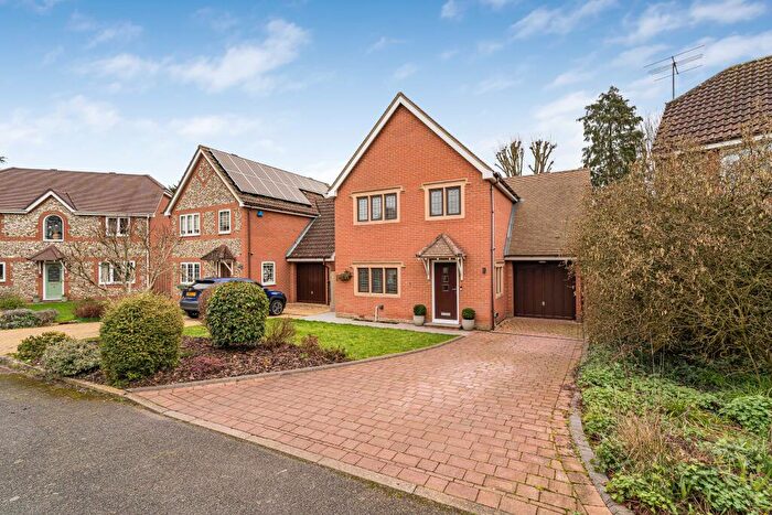 4 Bedroom Detached House For Sale In Flint Copse, Redbourn, AL3
