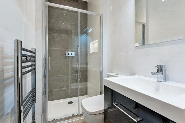 5 Bedroom House To Rent In North Chingford, E4