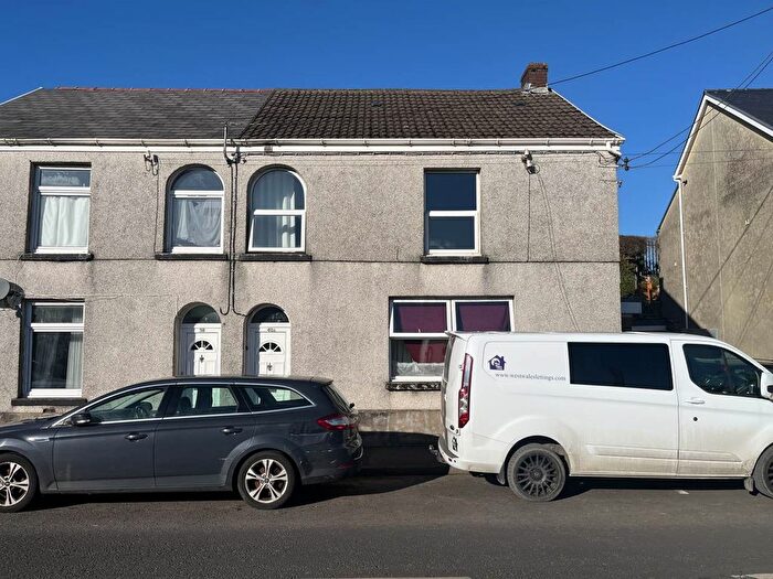 1 Bedroom Flat To Rent In High Street, Ammanford, SA18