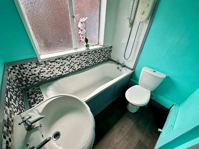 2 Bedroom Flat For Sale In Market Street, Wisbech, PE13