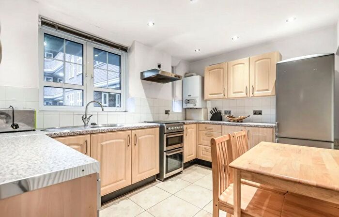 2 Bedroom Flat To Rent In Tilson Gardens, Lambeth, London, SW2