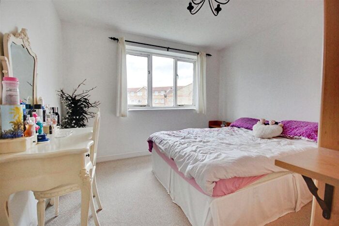 1 Bedroom Flat For Sale In Shetland House, Watford, WD18