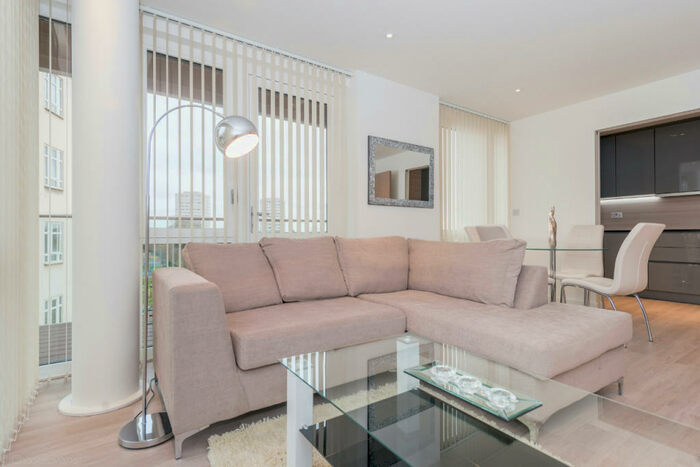 2 Bedroom Apartment To Rent In Rivulet Apartments, Woodberry Down, Finsbury, N4