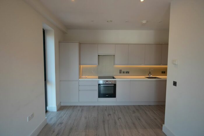 1 Bedroom Flat To Rent In Nixey Close, Slough, SL1