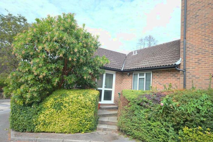 1 Bedroom Bungalow To Rent In Barnhouse Close, Pulborough, RH20