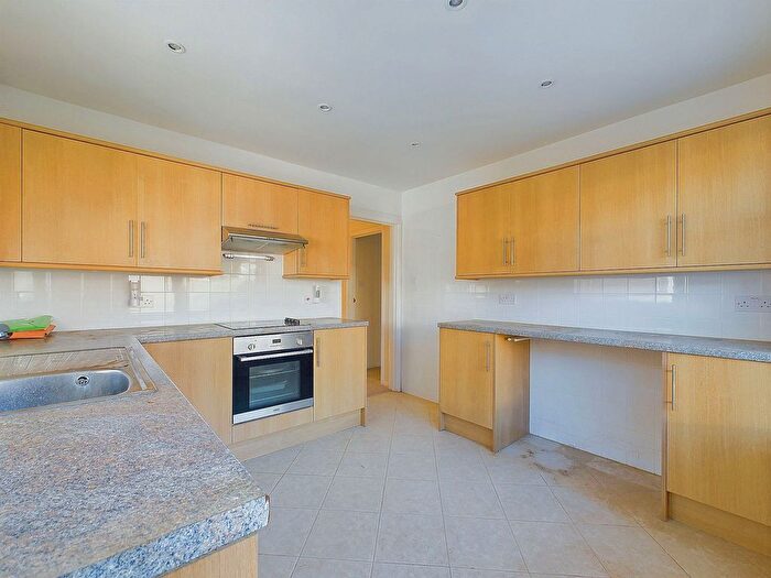 2 Bedroom Bungalow For Sale In Penleigh Close, Lancing, BN15