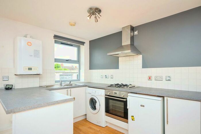 1 Bedroom Flat To Rent In Hermitage Lane, London, SE25