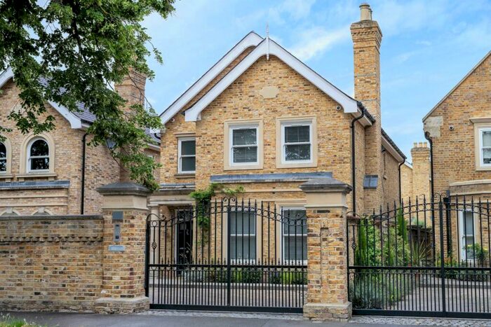 5 Bedroom Detached House To Rent In Palace Road, East Molesey, KT8