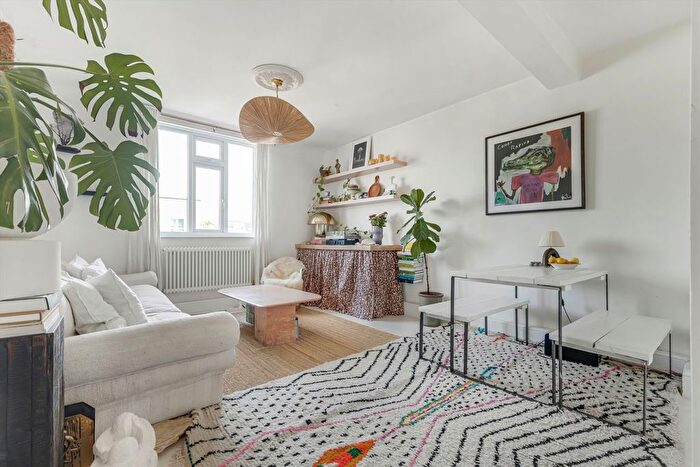 2 Bedroom Flat For Sale In Well Street, Hackney, E9
