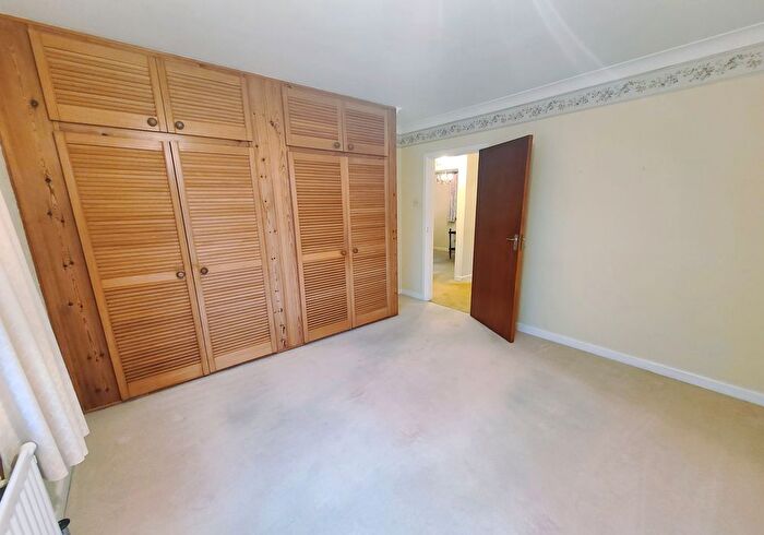 2 Bedroom Detached Bungalow For Sale In Hammonds Way, Southampton, SO40