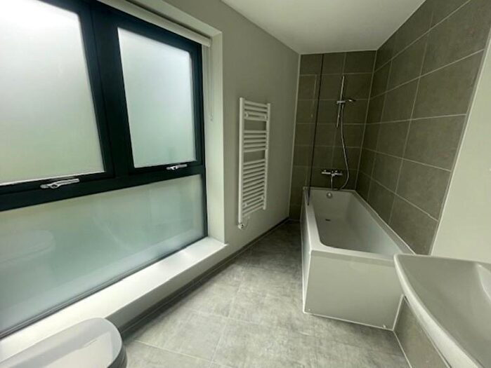 2 Bedroom Apartment To Rent In Newbury, Berkshire, RG14