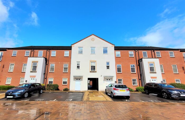2 Bedroom Apartment To Rent In Highwood Court, Horseshoe Crescent, Great Barr, B43