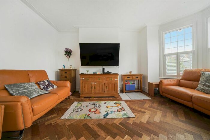 2 Bedroom Flat To Rent In Harlech Road, Southgate, N14
